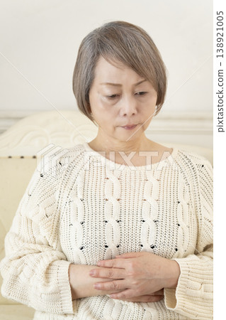 身體狀況不佳的高級女子 138921005