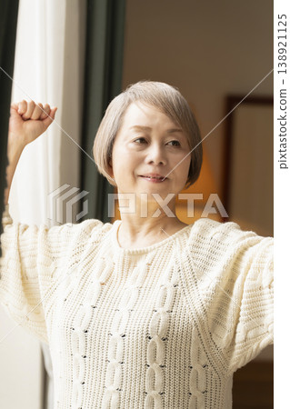 精力充沛、身體健康的年長女性 138921125