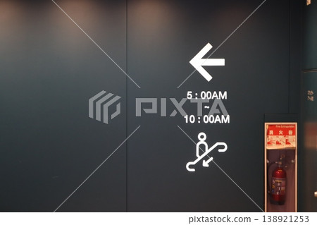 這是自動扶梯的使用時間。 138921253