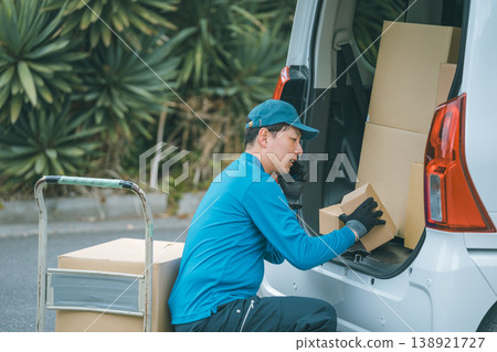 輕型貨車司機 138921727