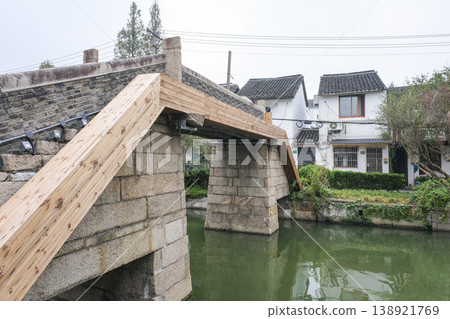 朱家角古城位於上海郊外，至今仍保留著古老的中國城鎮風貌。 138921769