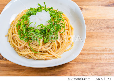 Japanese-style tuna pasta with refreshing spaghetti topped with shiso leaves and grated daikon radish. Japanese-style tuna pasta with refreshing spaghetti topped with shiso leaves and grated daikon radish. 138921935