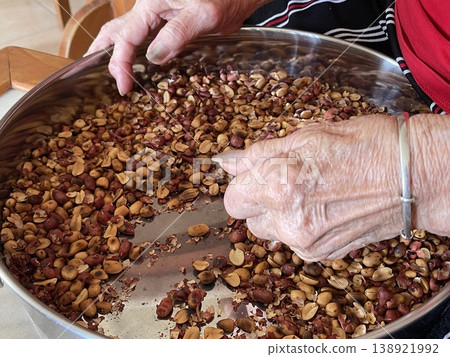 Close Up Of Hand Peeling Roasted Peanuts For Traditional Filling 138921992