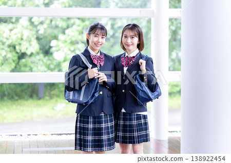 高中女生玩得很開心 高中女生玩得很開心 138922454