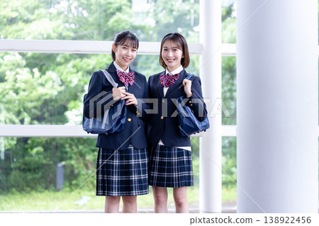 高中女生玩得很開心 高中女生玩得很開心 138922456