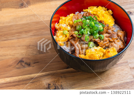 Pork and egg rice bowl; Fluffy egg stamina rice bowl Pork and egg rice bowl; Fluffy egg stamina rice bowl 138922511