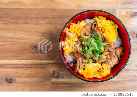 Pork and egg rice bowl; Fluffy egg stamina rice bowl 138922515
