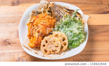 Assorted tempura, including chicken tempura and vegetable tempura (Japanese cuisine). Assorted tempura, including chicken tempura and vegetable tempura (Japanese cuisine). 138922648