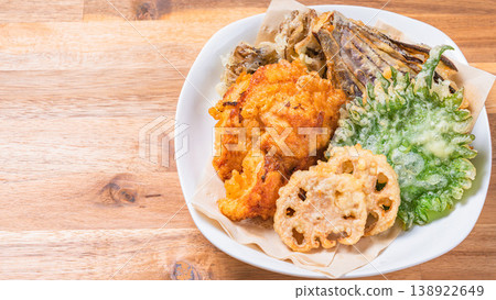 Assorted tempura, including chicken tempura and vegetable tempura (Japanese cuisine). Assorted tempura, including chicken tempura and vegetable tempura (Japanese cuisine). 138922649
