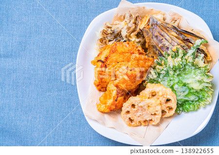 Assorted tempura, including chicken tempura and vegetable tempura (Japanese cuisine). Assorted tempura, including chicken tempura and vegetable tempura (Japanese cuisine). 138922655
