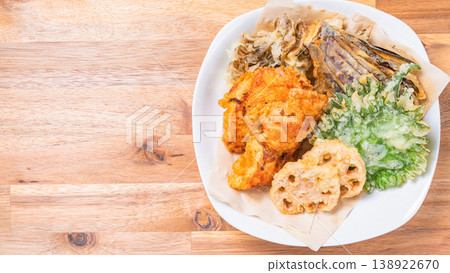 Assorted tempura, including chicken tempura and vegetable tempura (Japanese cuisine). Assorted tempura, including chicken tempura and vegetable tempura (Japanese cuisine). 138922670
