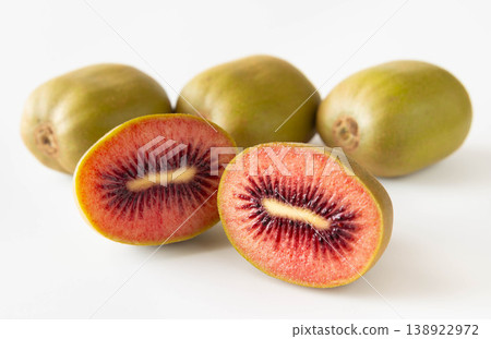 Flat red kiwi fruit, flat kiwi, red kiwi fruit, red kiwi, fruit Flat red kiwi fruit, flat kiwi, red kiwi fruit, red kiwi, fruit 138922972