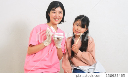 Dentist Elementary school student Teeth study image Dentist Elementary school student Teeth study image 138923465