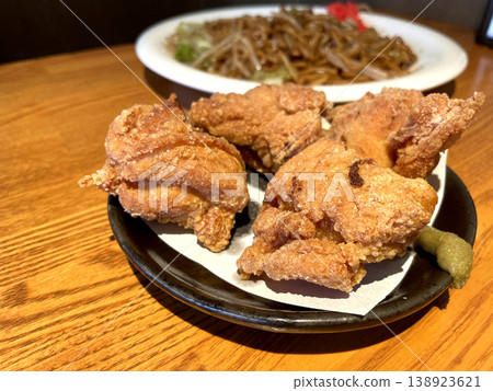 Fried chicken - A photo of multiple pieces served on a small black plate. Fried chicken - A photo of multiple pieces served on a small black plate. 138923621