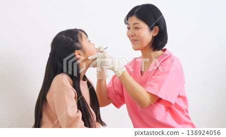 Dentist Elementary school student Teeth study image Dentist Elementary school student Teeth study image 138924056
