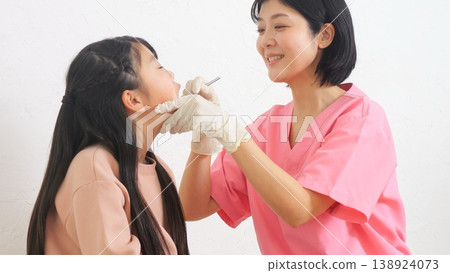 Dentist Elementary school student Teeth study image Dentist Elementary school student Teeth study image 138924073