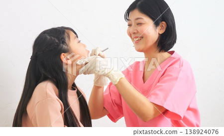 Dentist Elementary school student Teeth study image Dentist Elementary school student Teeth study image 138924076