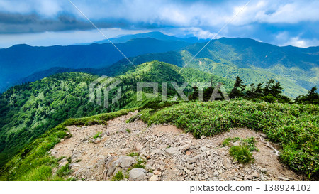夏季攀登岩菅山（從岩菅山頂峰看到的景色） 138924102
