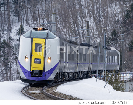 Run in the snow Run in the snow 138925131