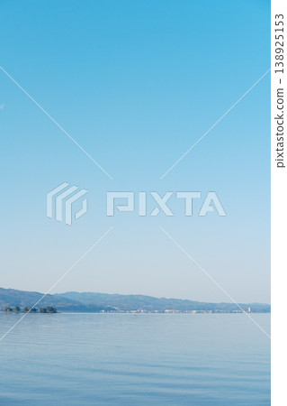 Mountains reflected on the tranquil surface of the lake, a waterside landscape woven from moonlight and islands. 138925153