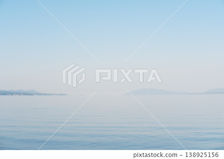 Mountains reflected on the tranquil surface of the lake, a waterside landscape woven from moonlight and islands. Mountains reflected on the tranquil surface of the lake, a waterside landscape woven from moonlight and islands. 138925156