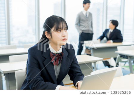 高中生上課 高中生上課 138925296