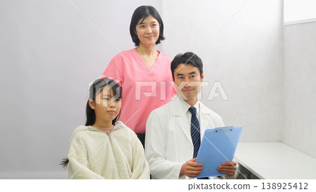 Hospital, doctor, elementary school student image Hospital, doctor, elementary school student image 138925412