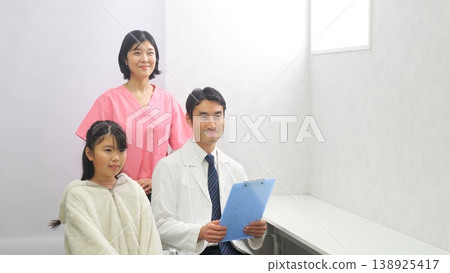 Hospital, doctor, elementary school student image Hospital, doctor, elementary school student image 138925417