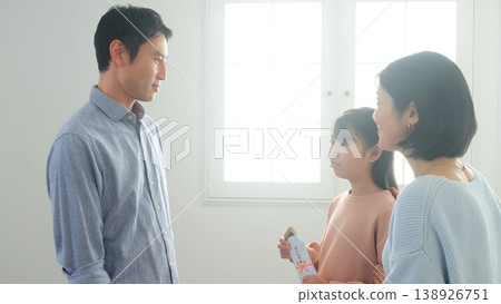 新年壓歲錢親戚家庭照片 138926751