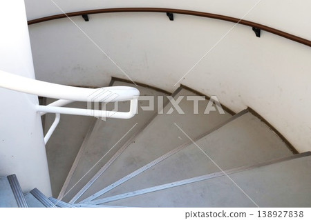 spiral staircase  138927838