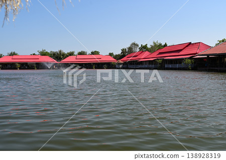 泰國三潘南水上市場的景象 泰國三潘南水上市場的景象 138928319