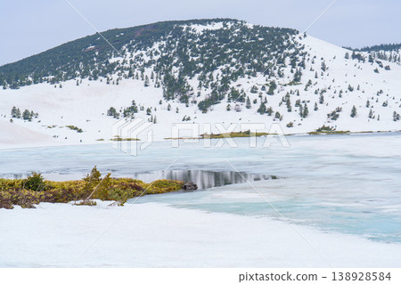 Kamanuma Lake as seen from the Issaikyozan mountain trail in Fukushima Prefecture, a scene of snowmelt during the remaining snow season. Kamanuma Lake as seen from the Issaikyozan mountain trail in Fukushima Prefecture, a scene of snowmelt during the remaining snow season. 138928584