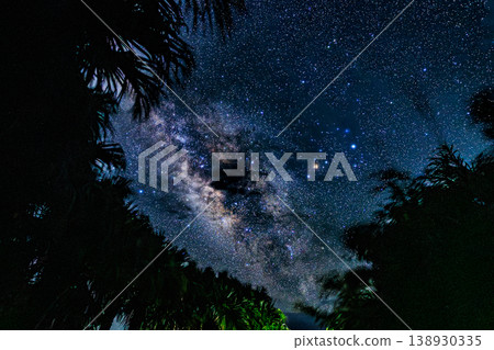 The beautiful Milky Way night sky viewed from Cape Kadokura in the tropics. 138930335