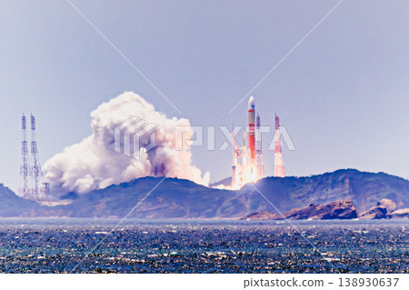 The moment the H-III rocket launches from Tanegashima Space Center. 138930637