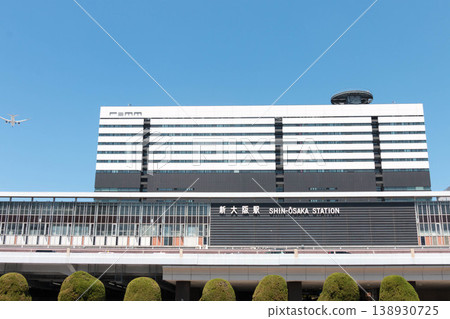 Shin-Osaka Station under the blue sky (Yodogawa Ward, Osaka City, Osaka Prefecture) Shin-Osaka Station under the blue sky (Yodogawa Ward, Osaka City, Osaka Prefecture) 138930725