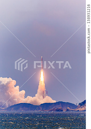 The scene immediately after launch, as the H-III rocket soars into the blue sky. The scene immediately after launch, as the H-III rocket soars into the blue sky. 138931216