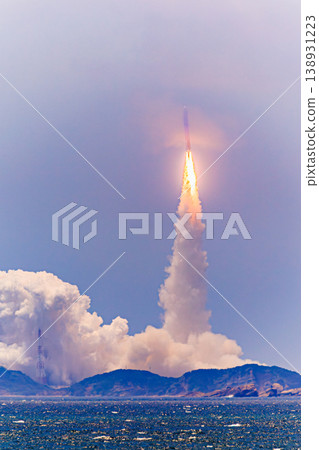 The H-III rocket, accompanied by a column of smoke, heads towards space. The H-III rocket, accompanied by a column of smoke, heads towards space. 138931223