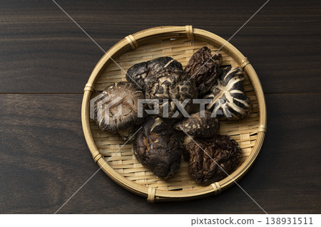 籃子裝的唐科蘑菇 籃子裝的唐科蘑菇 138931511