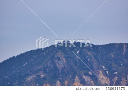 從群馬縣和長野縣交界處的萬座峠眺望橫手山。 從群馬縣和長野縣交界處的萬座峠眺望橫手山。 138931675