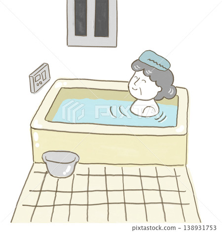 一位老婦人頭上裹著毛巾正在洗澡。 138931753