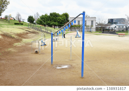東京都東伏見公園的健身器材_17 東京都東伏見公園的健身器材_17 138931817