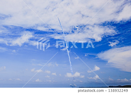 The trajectory of the H-III rocket launch and the contrast with the tropical sea. The trajectory of the H-III rocket launch and the contrast with the tropical sea. 138932249