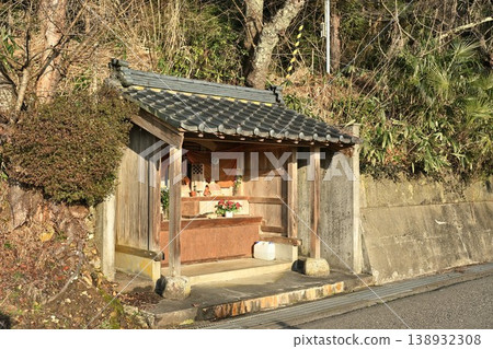 岩室溫泉夜間供奉哭泣的地藏菩薩的神社(新潟縣新潟市西蒲區岩室溫泉) 岩室溫泉夜間供奉哭泣的地藏菩薩的神社(新潟縣新潟市西蒲區岩室溫泉) 138932308