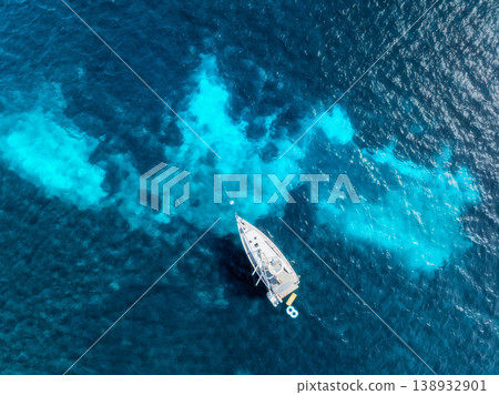 Aerial view of a yacht in the crystal-clear turquoise water 138932901