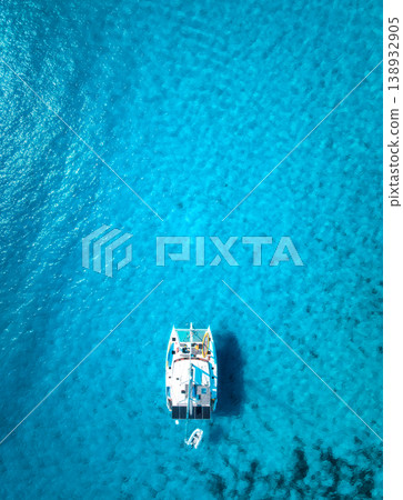 Aerial view of a yacht in the crystal-clear turquoise water Aerial view of a yacht in the crystal-clear turquoise water 138932905