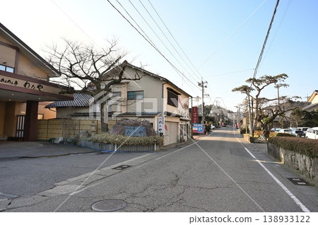 Straight roads and streetscape of Iwamuro Onsen town (Iwamuro Onsen, Nishikan-ku, Niigata City, Niigata Prefecture) Straight roads and streetscape of Iwamuro Onsen town (Iwamuro Onsen, Nishikan-ku, Niigata City, Niigata Prefecture) 138933122