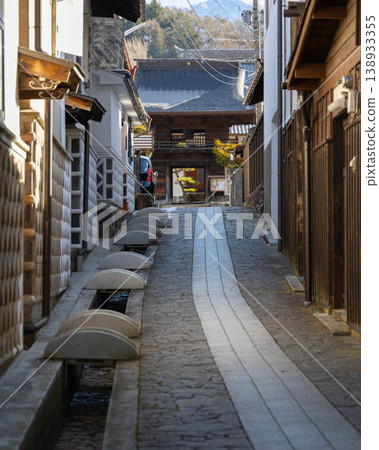 木曾福島宿(長野縣木曾町)古老街景中的一條小路 木曾福島宿(長野縣木曾町)古老街景中的一條小路 138933355
