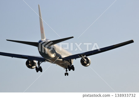客機降落在羽田機場,飛機降落進場 客機降落在羽田機場,飛機降落進場 138933732
