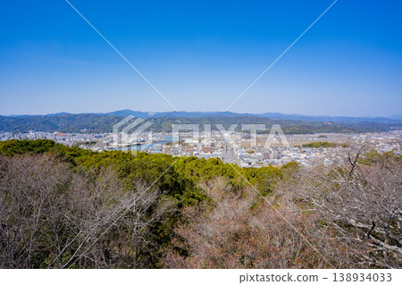 從五代山眺望高知市 從五代山眺望高知市 138934033