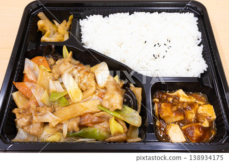 Delicious Chinese bento, stir-fried meat and vegetables bento Delicious Chinese bento, stir-fried meat and vegetables bento 138934175
